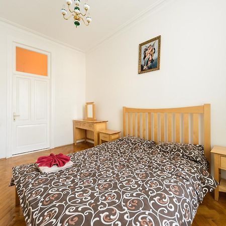 Apartment Near Arena City Kiev Extérieur photo